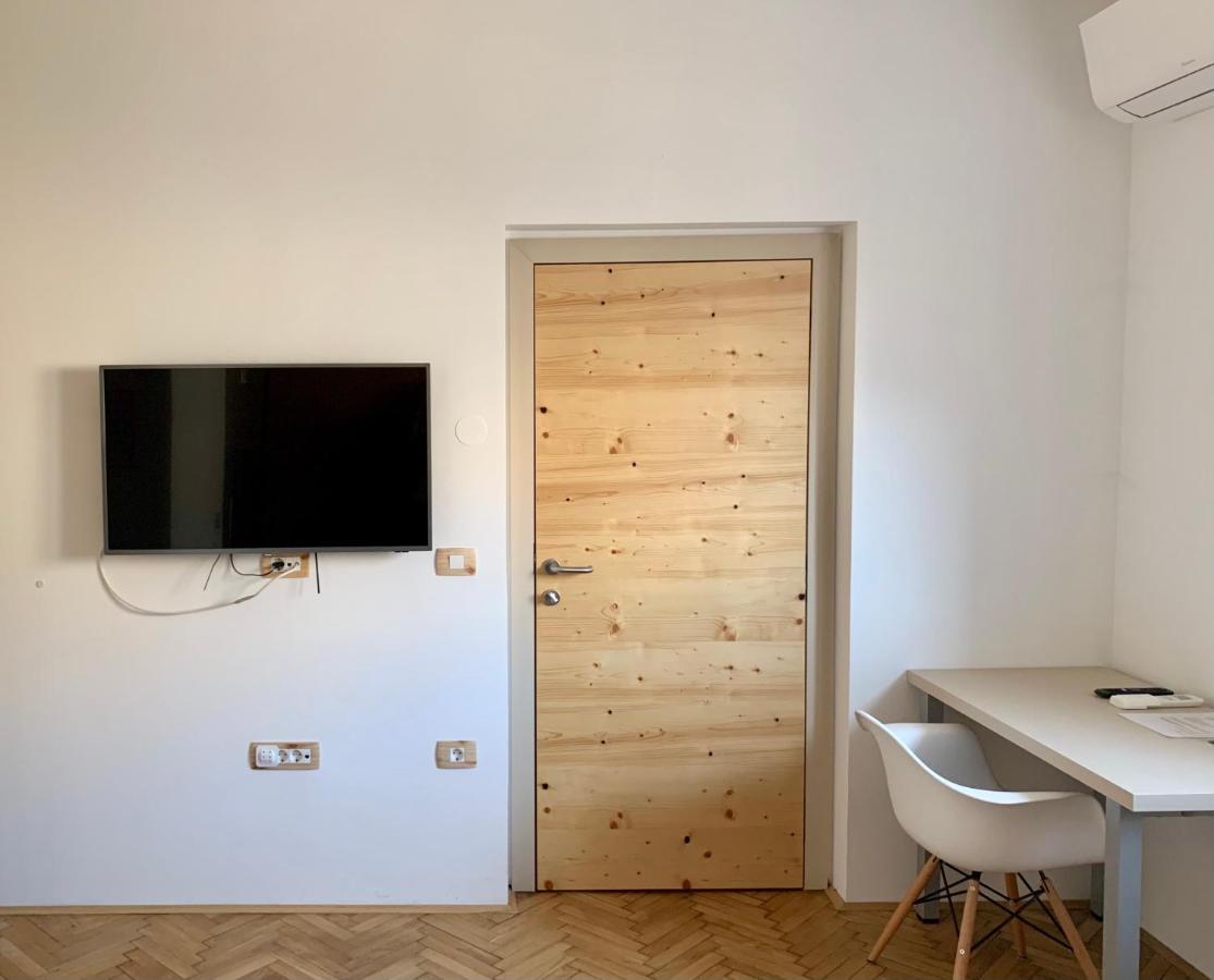 Kamr'Ca Appartement Ljubljana Buitenkant foto