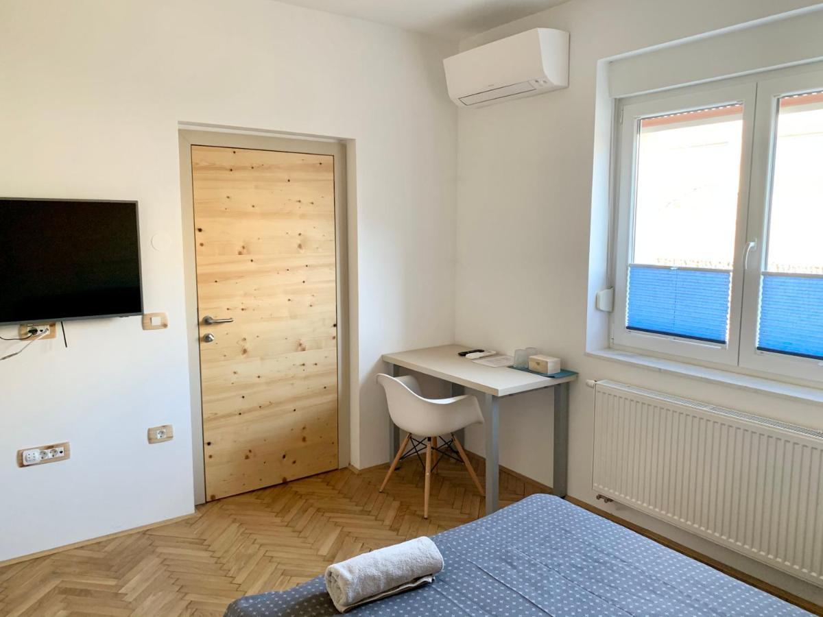 Kamr'Ca Appartement Ljubljana Buitenkant foto