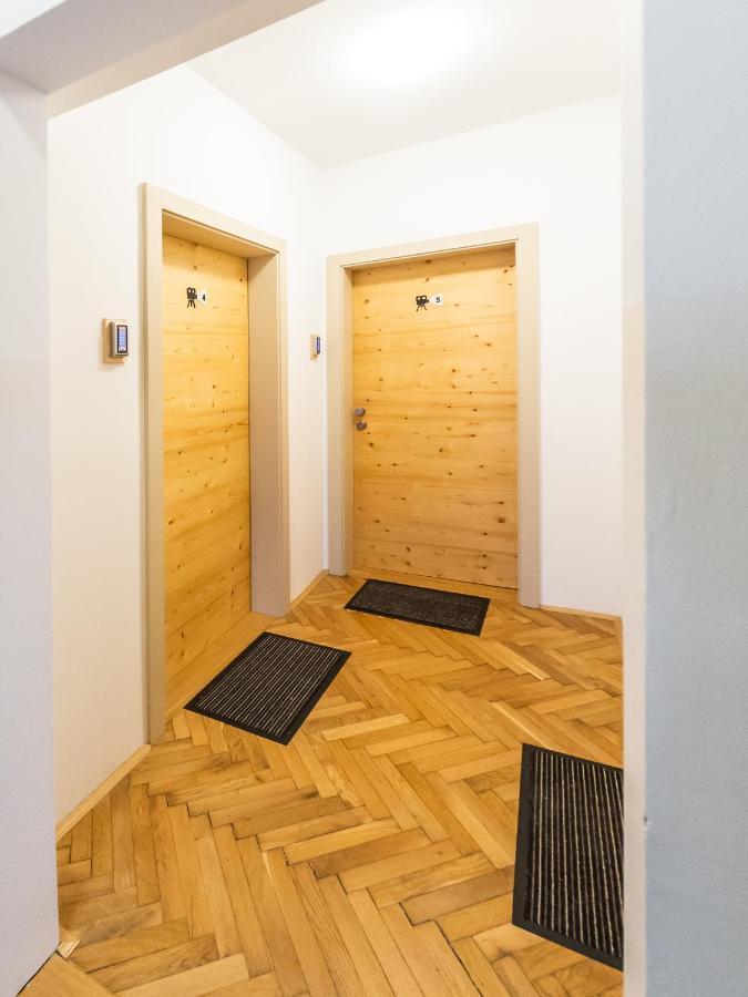 Kamr'Ca Appartement Ljubljana Buitenkant foto