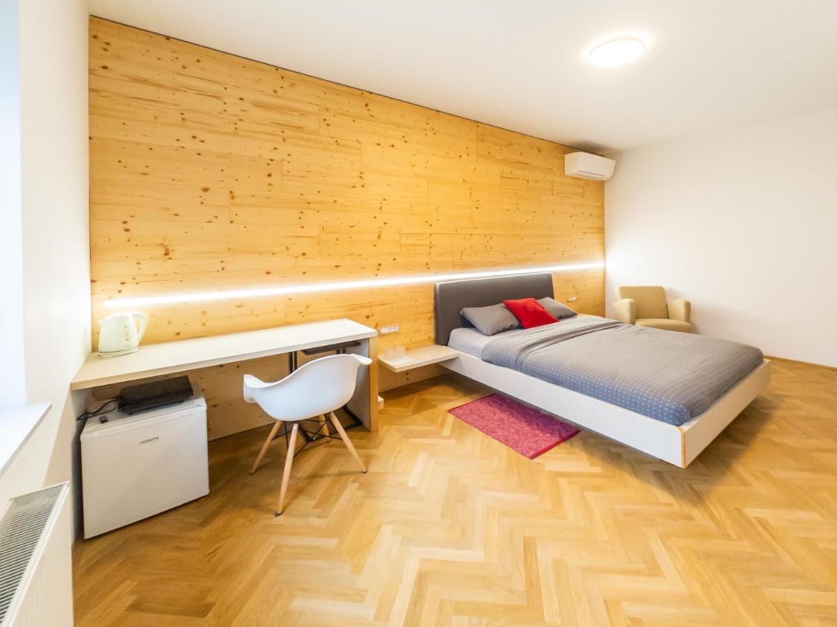 Kamr'Ca Appartement Ljubljana Buitenkant foto