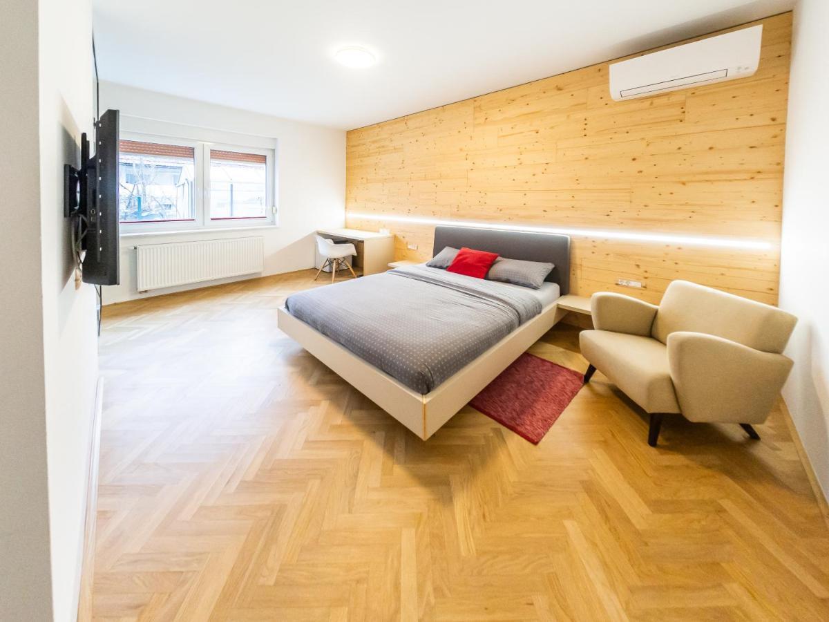 Kamr'Ca Appartement Ljubljana Buitenkant foto