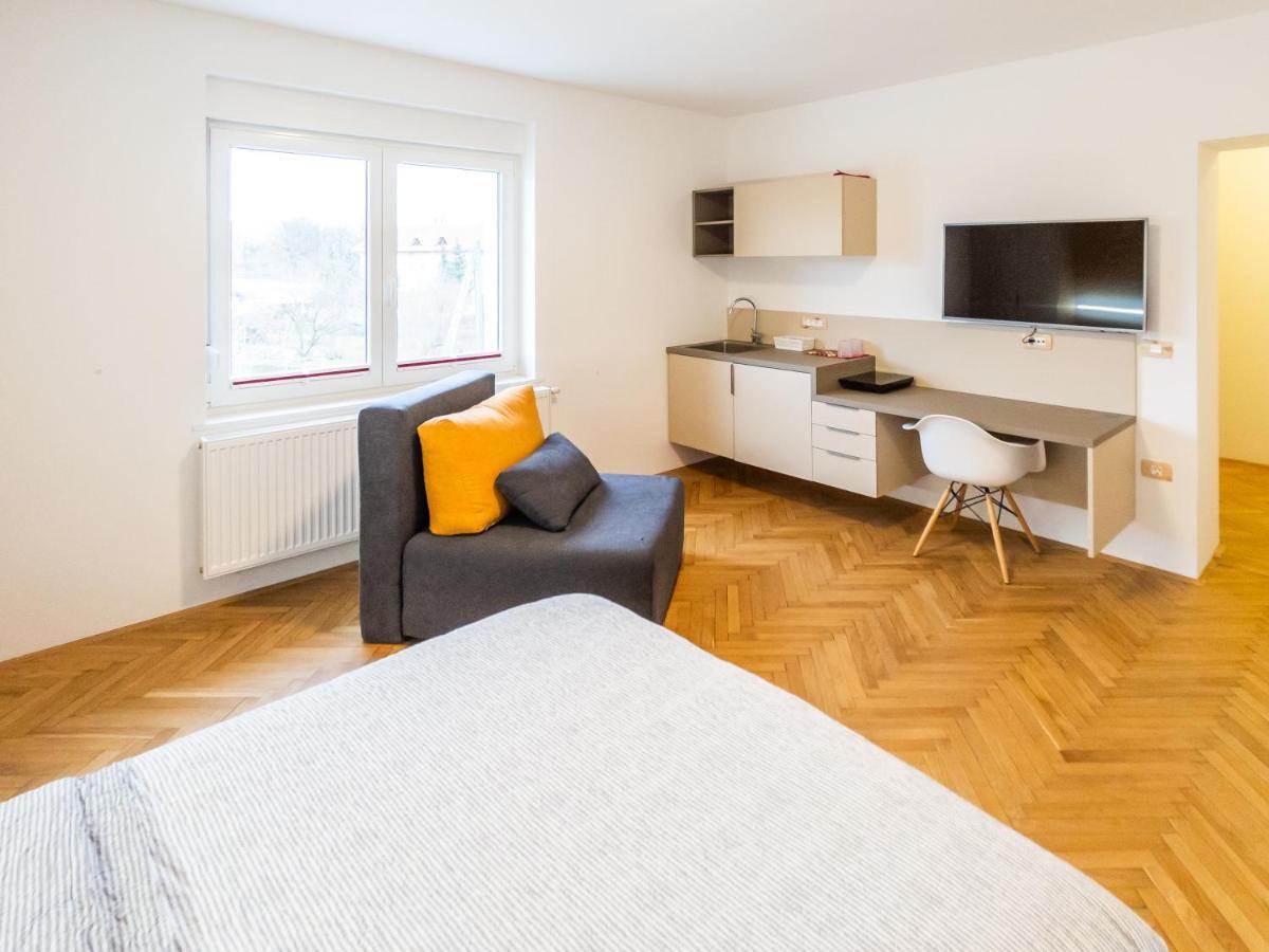 Kamr'Ca Appartement Ljubljana Buitenkant foto