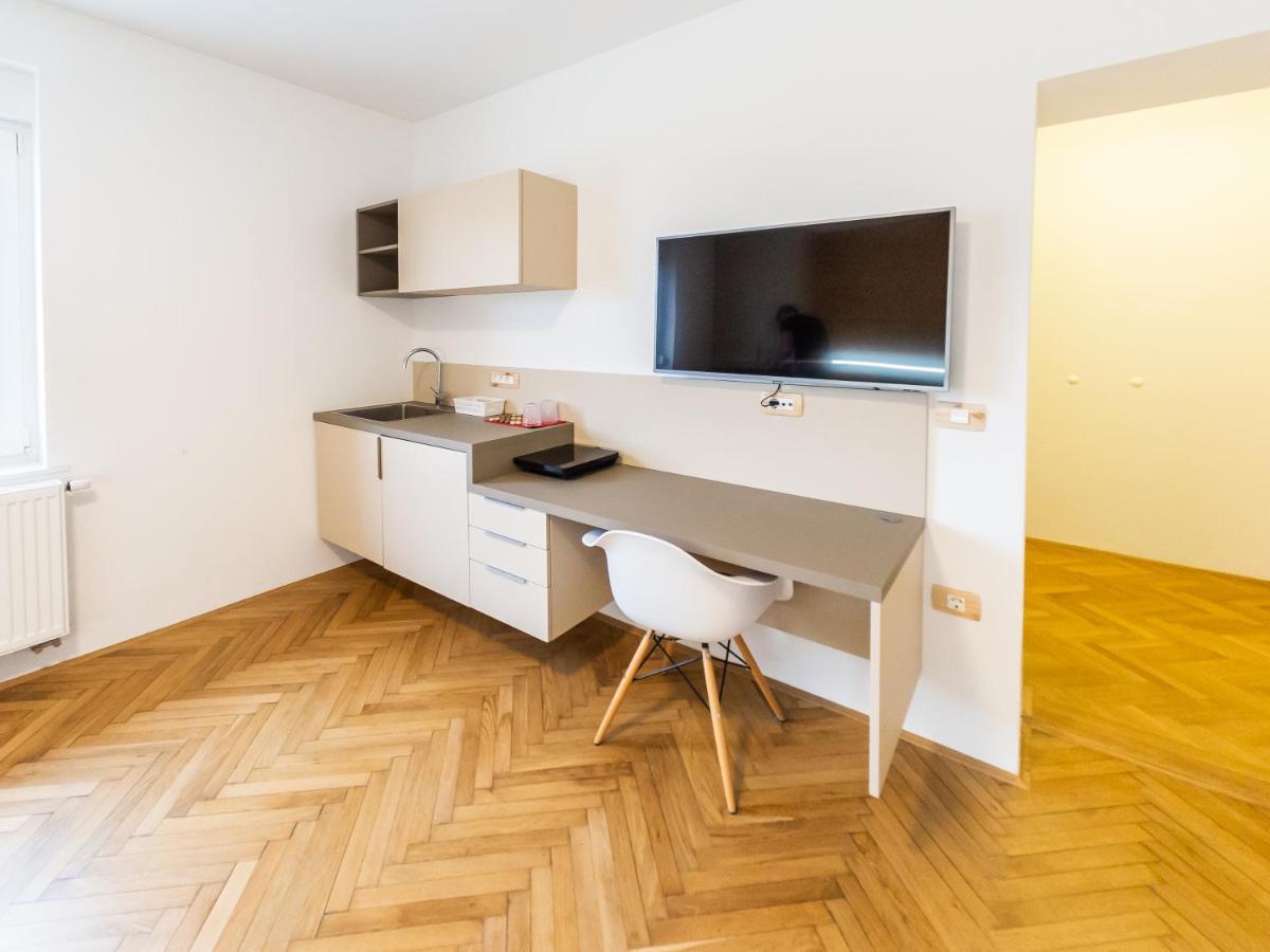 Kamr'Ca Appartement Ljubljana Buitenkant foto