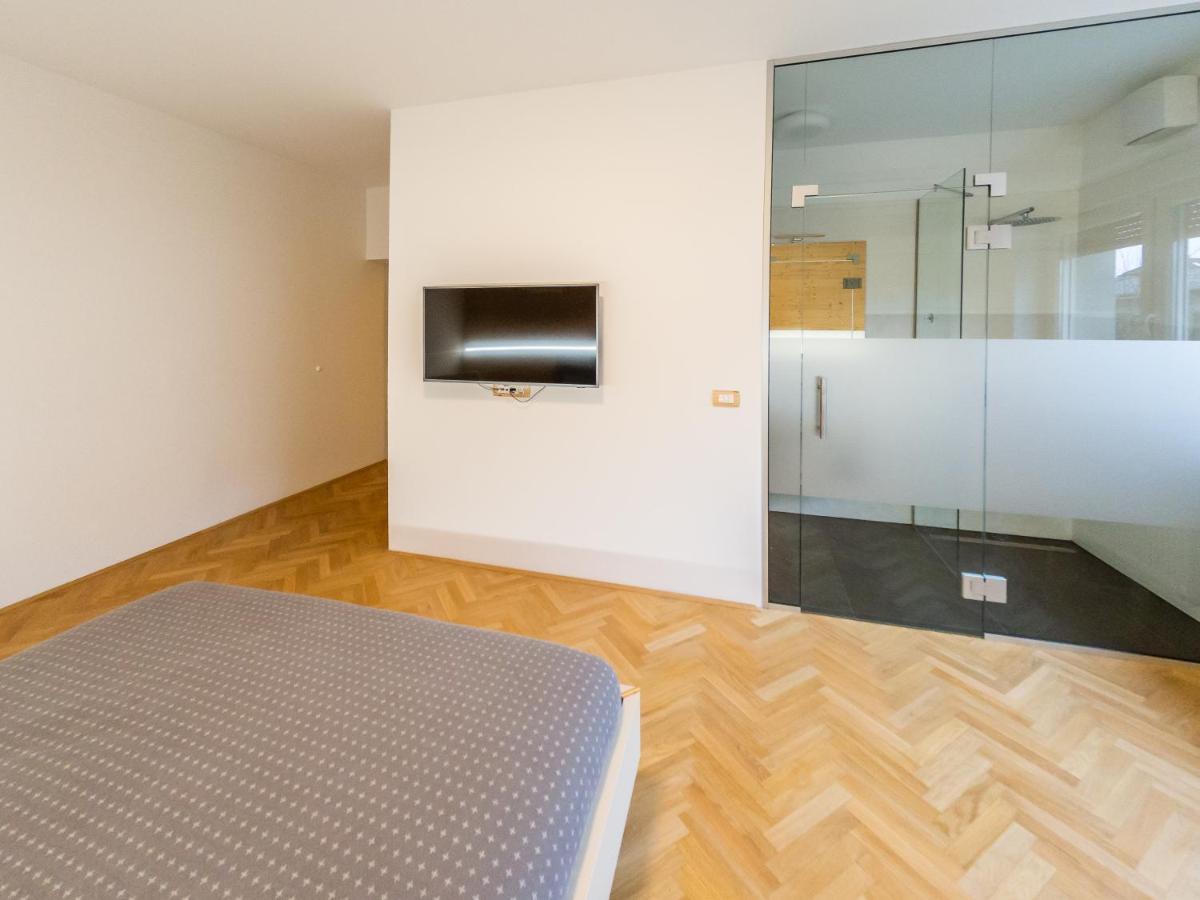 Kamr'Ca Appartement Ljubljana Buitenkant foto