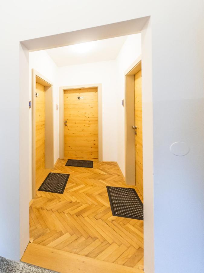 Kamr'Ca Appartement Ljubljana Buitenkant foto