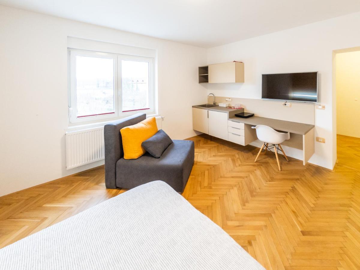 Kamr'Ca Appartement Ljubljana Buitenkant foto