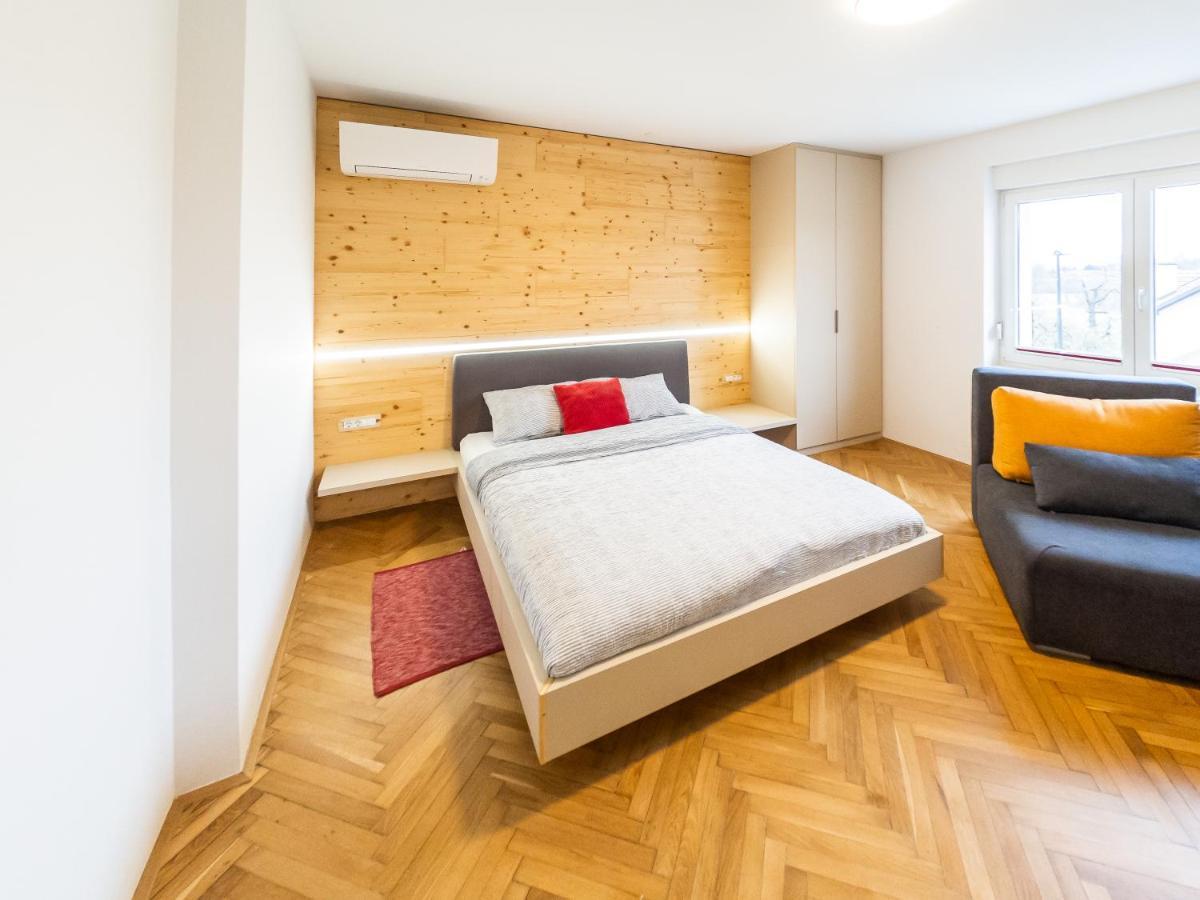 Kamr'Ca Appartement Ljubljana Buitenkant foto