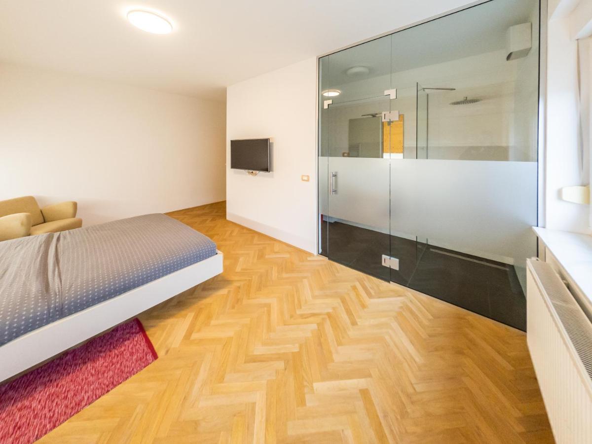 Kamr'Ca Appartement Ljubljana Buitenkant foto