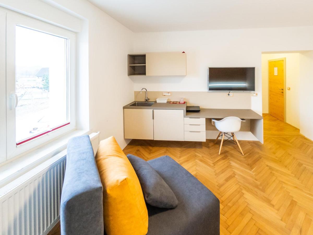 Kamr'Ca Appartement Ljubljana Buitenkant foto